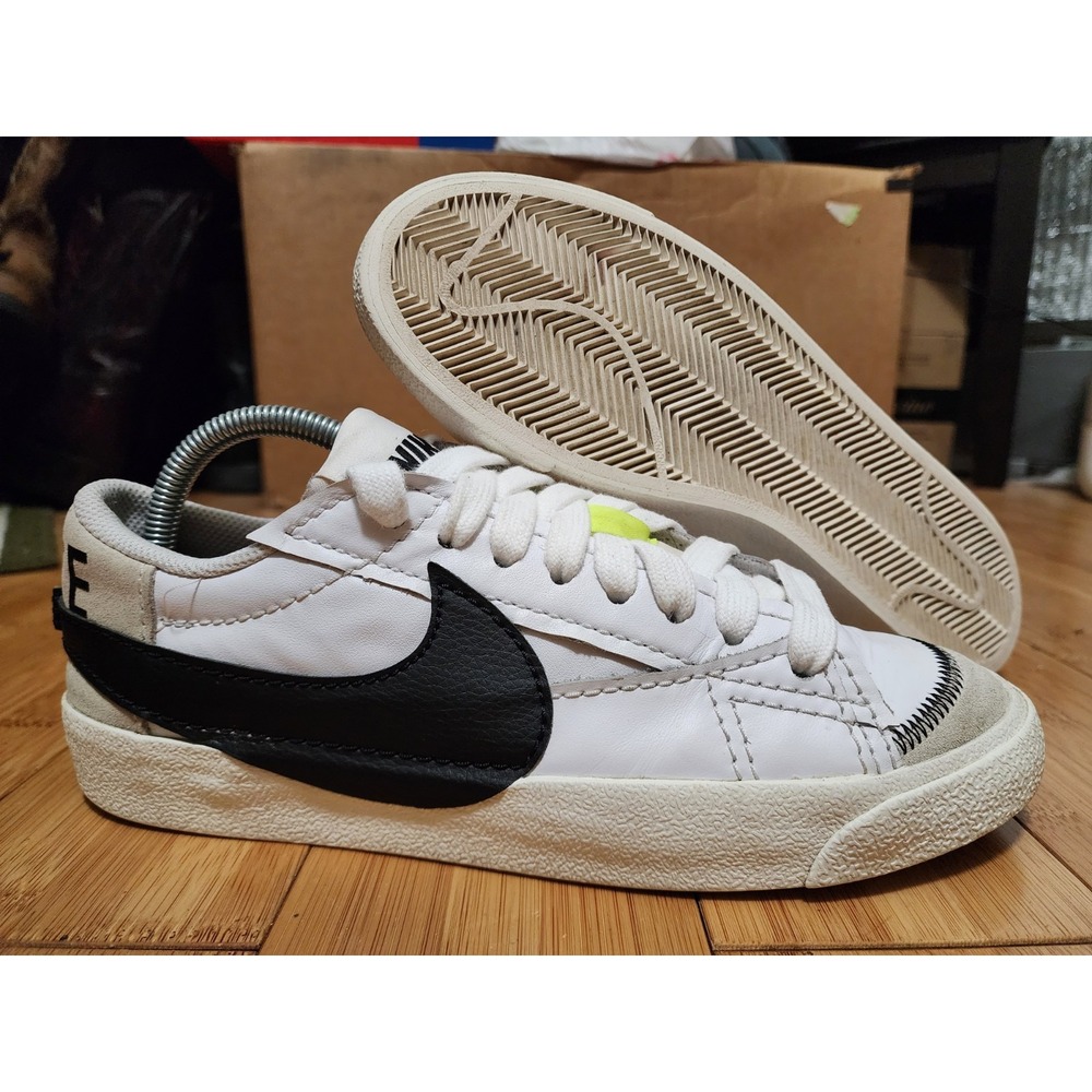 Nike Blazer Low Jumbo White Black Sneakers Shoes DQ1470-101 Women’s Size 9.5